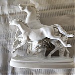  Καλπάζοντα άλογα. Σε σχέδιο του Kurt Stainer. Wallendorf porcelain Germany του 1965. Μήκος 14 εκατοστά, ύψος 16 εκατοστά