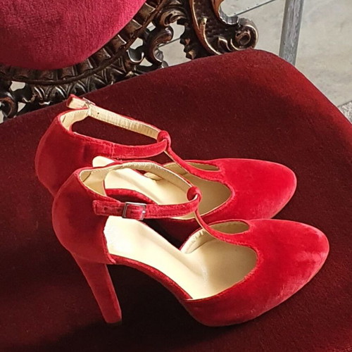 Velvet red pumps new, size 37, genuine leather interior