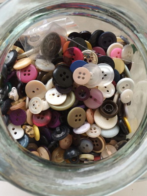 Collection of 600 assorted buttons with glass jar