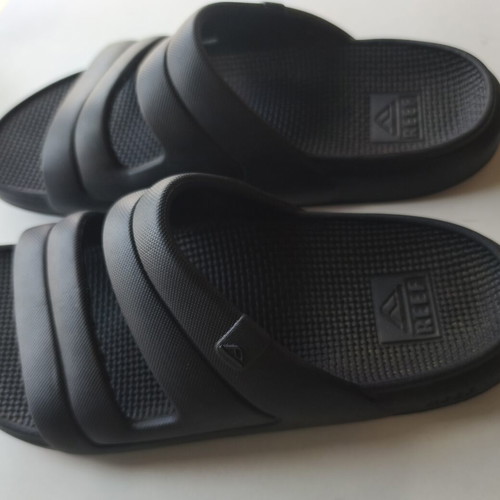 Reef Oasis men's slides black like new, size USA 8 (40-41)