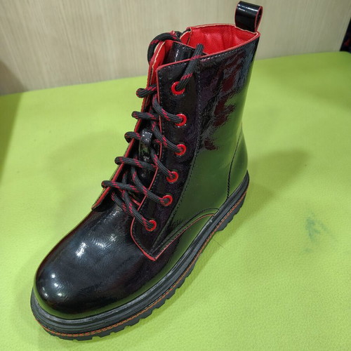 Adam's Shoes women's boots with platform sole, new, black