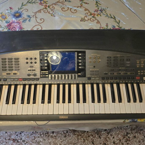 KORG PA60 and YAMAHA PSR8000 keyboards used with 50-60 floppy disks and accessories