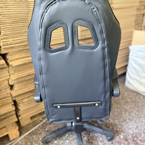 Office chair in black PU leather with footrest