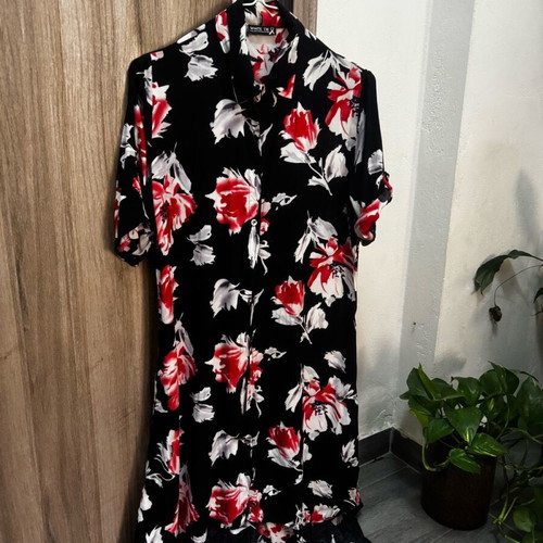 Shirt one size used, long with buttons and thin fabric