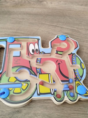 Hape magnetic puzzle