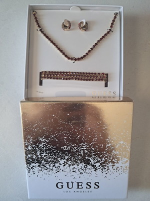 Guess jewelry set new, gold color with red stones