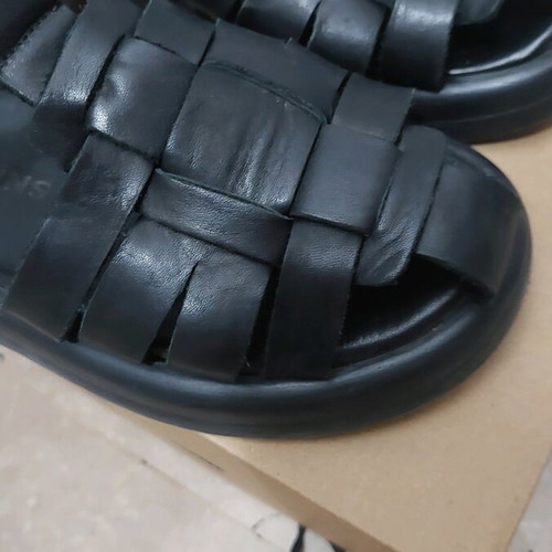 Leather sandals size 37 like new, black