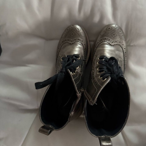 Women's boots like new, metallic color