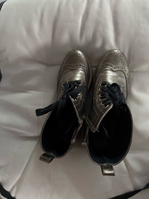 Women's boots like new, metallic color