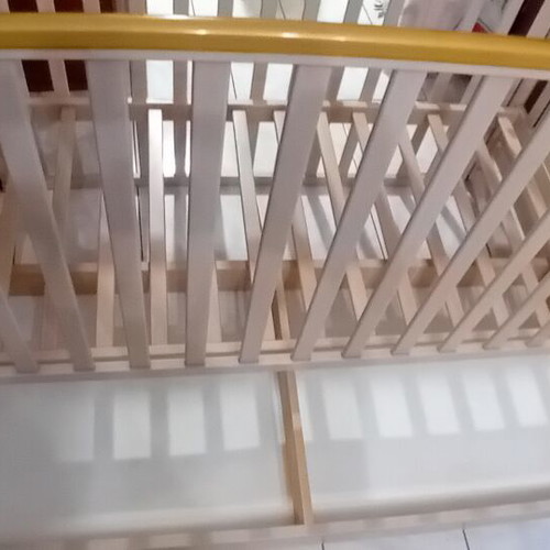 Baby cot Pierro like new with adjustable rails and storage drawer
