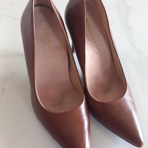 Tamaris leather pumps size 38 like new, brown
