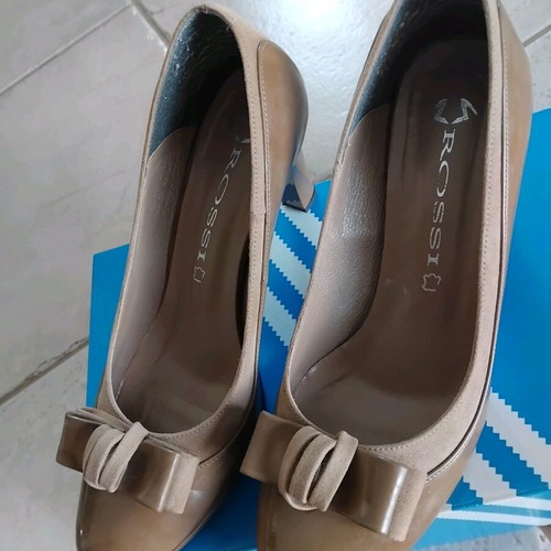 Rossi leather patent pumps with suede details, like new, size 39, brown