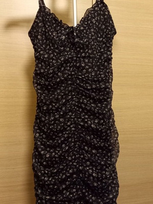H&M summer dress like new, black floral with ruching