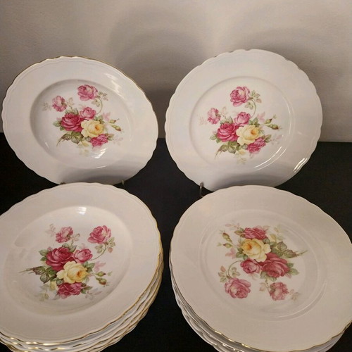 Schumann Bavaria 1945 dinner plate set, 12 pieces with gold trim
