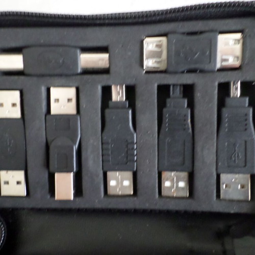 USB adapter case like new with 10 adapters and 2 cables