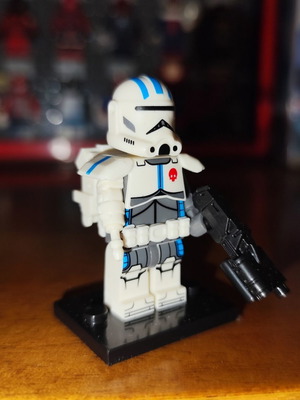 Echo Clone Force 99 minifigure like new with accessories
