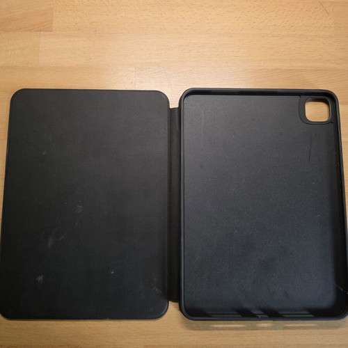 Esr case for iPad Pro M4 M5 like new
