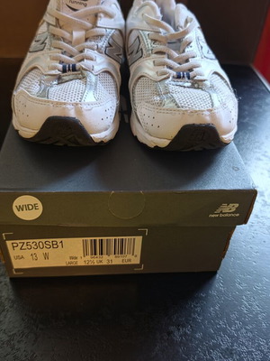 Παιδικά αθλητικά παπούτσια New Balance νούμερο 31 σαν καινούργια άσπρα και γκρι