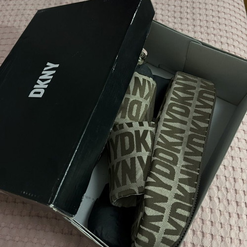 DKNY flatforms size 40 like new, beige and brown
