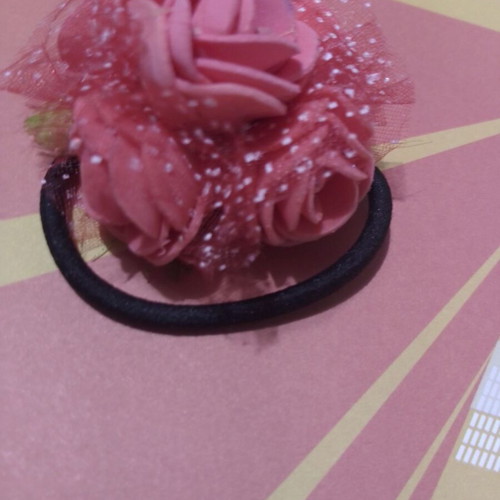 Hair accessory with coral roses