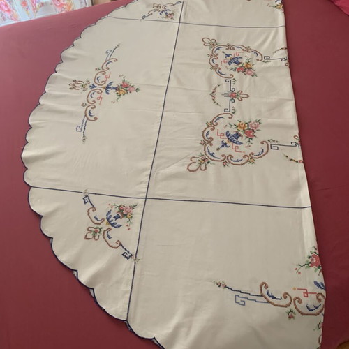 Vintage embroidered round tablecloth, 1970s, 1.65m diameter