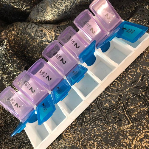 Weekly Pill Organizer like new, 14 compartments, dual-sided