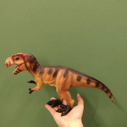 Dinosaur like new, size 42 cm
