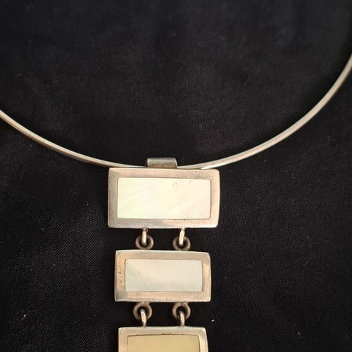 Silver geometric choker necklace with triple pendant like new