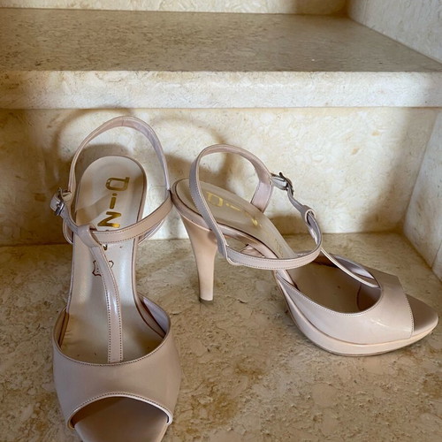 Dizi nude color sandals like new, size 39