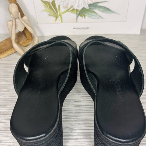 Gianna Kazakou Black Leather Cross-Over Platform Sandals like new, size 38