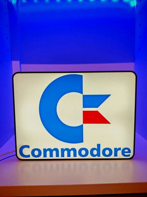 Commodore lamp like new, USB with switch, 24x17 cm