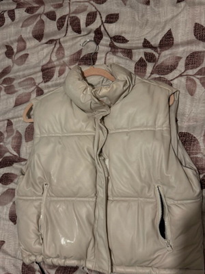 Sleeveless leather jacket like new, size S, beige