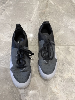 Under Armour TriBase Thrive 2 Training Shoes like new, size 44, black and gray
