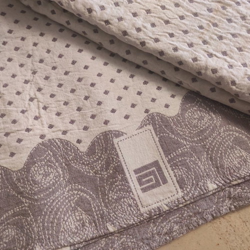 Guy Laroche sofa throws for two- and three-seater couch like new