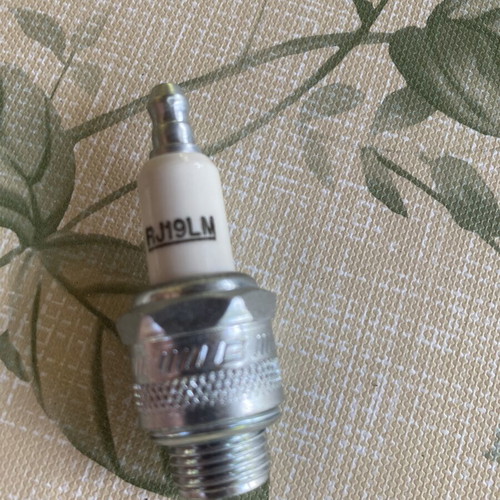 Champion J19LM spark plugs new, pack of 2 for small engines