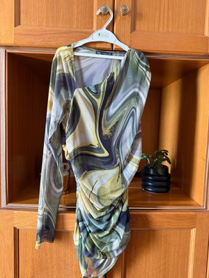 Zara blouse green one-sleeve new