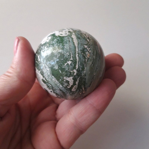 Sardonyx semi-precious sphere like new