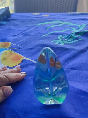 Glass decoration used, hand-painted and engraved