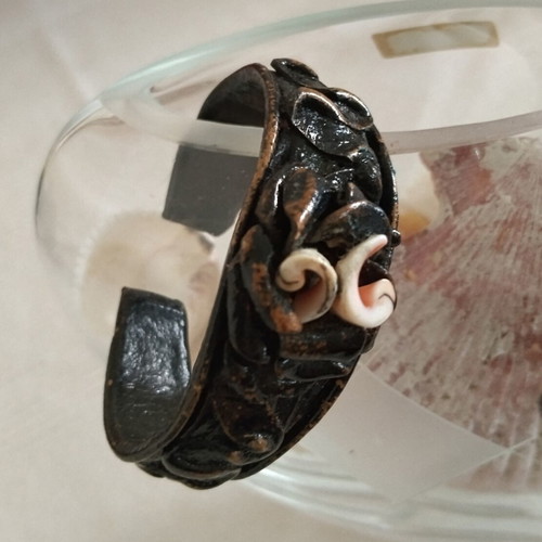 Vintage χειροποίητο δερμάτινο βραχιόλι cuff σαν καινούργιο, boho hippie style