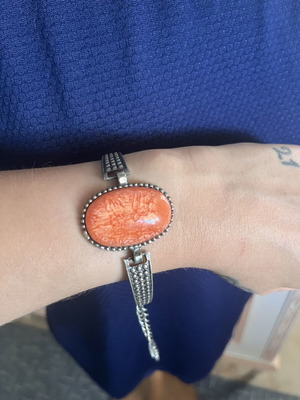 Bracelet like new, very light, never worn