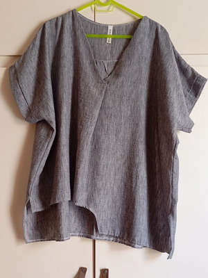 Plus Size Asymmetrical Blouse like new, one size, gray