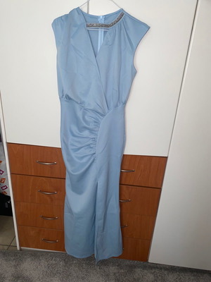 Blue dress new, size M flattering fit