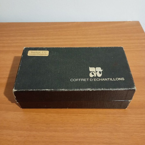 Mini perfumes Julian Jill vintage coffret d'echantillons used, 32 pieces
