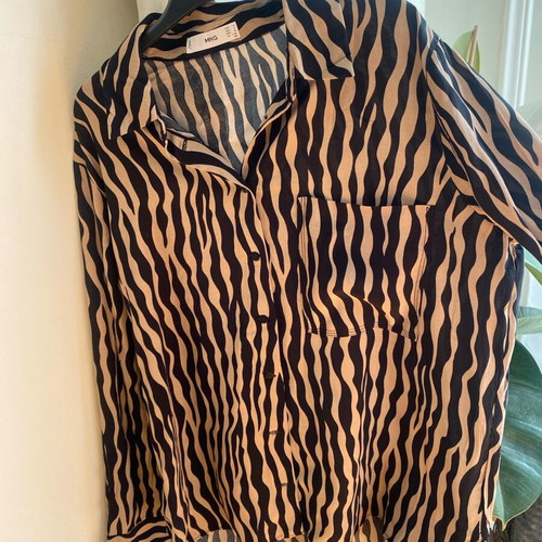Mango shirt like new, 100% viscose, size M