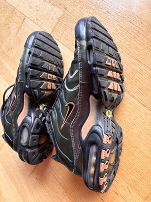 Nike Air Max Plus Metallic Copper sneakers like new