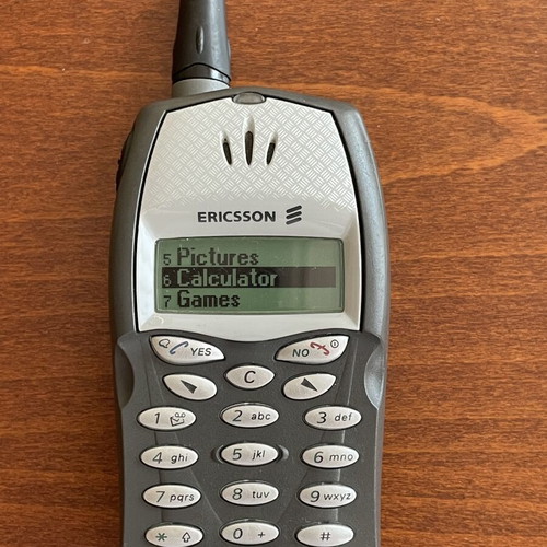 Ericsson T20e mobile phone