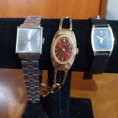 Three Seiko women's watches used from the 70s not working