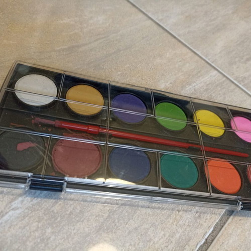 Watercolor paint set with brush, unused