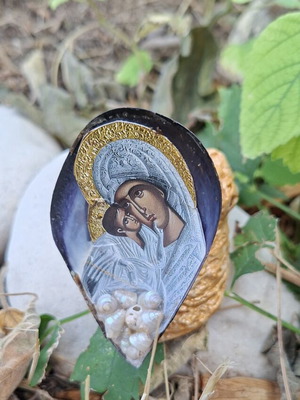Handmade Orthodox Byzantine icon Panagia Glykofilousa with Christ child on mussel shell