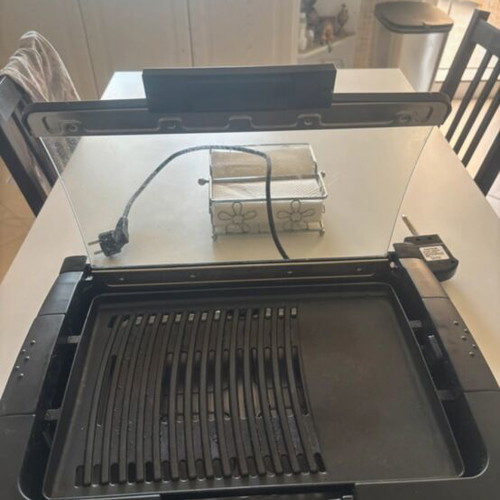 Bbq electric grill with lower grate like new